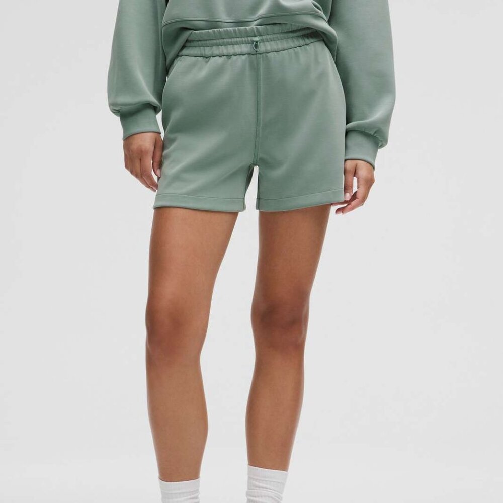 Lululemon Softstreme High-Rise Short 4" (NWT) - Sz 6